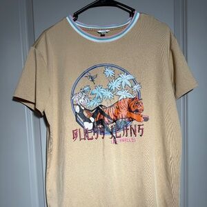 🌴 GUESS Los Angeles Graphic Tee – Size S - Tiger Print
